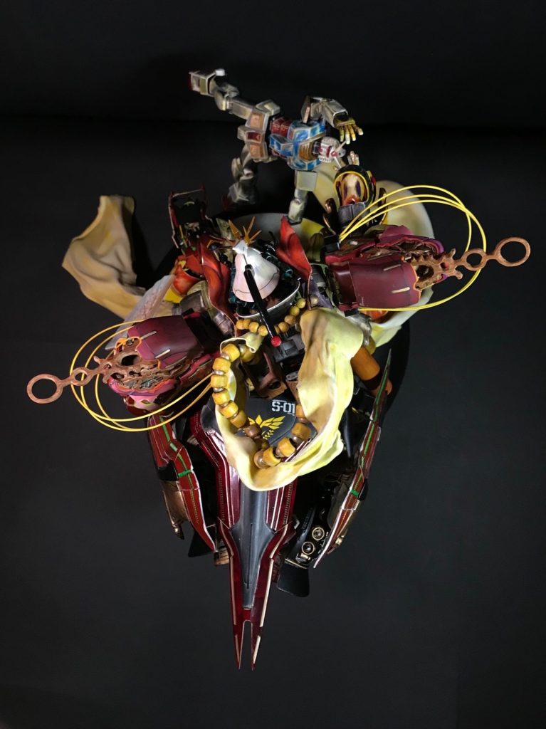 上上から見た時も後から前に向かって羽衣まで含めてV字構図になる様なスタイリングにしてあります。