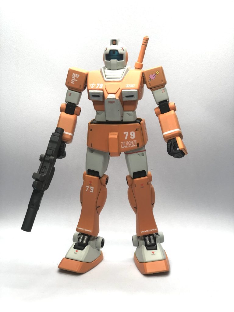 肩はザクの余った部品を使用。胸、腹、股間の部品はプラ板を使用しました。 