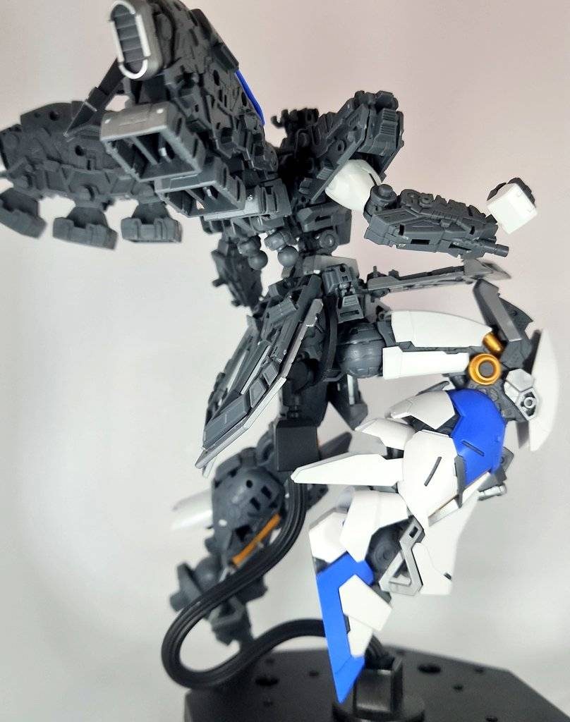 仮組み 内部フレームを組み立ててから装甲を取り付けていきました。