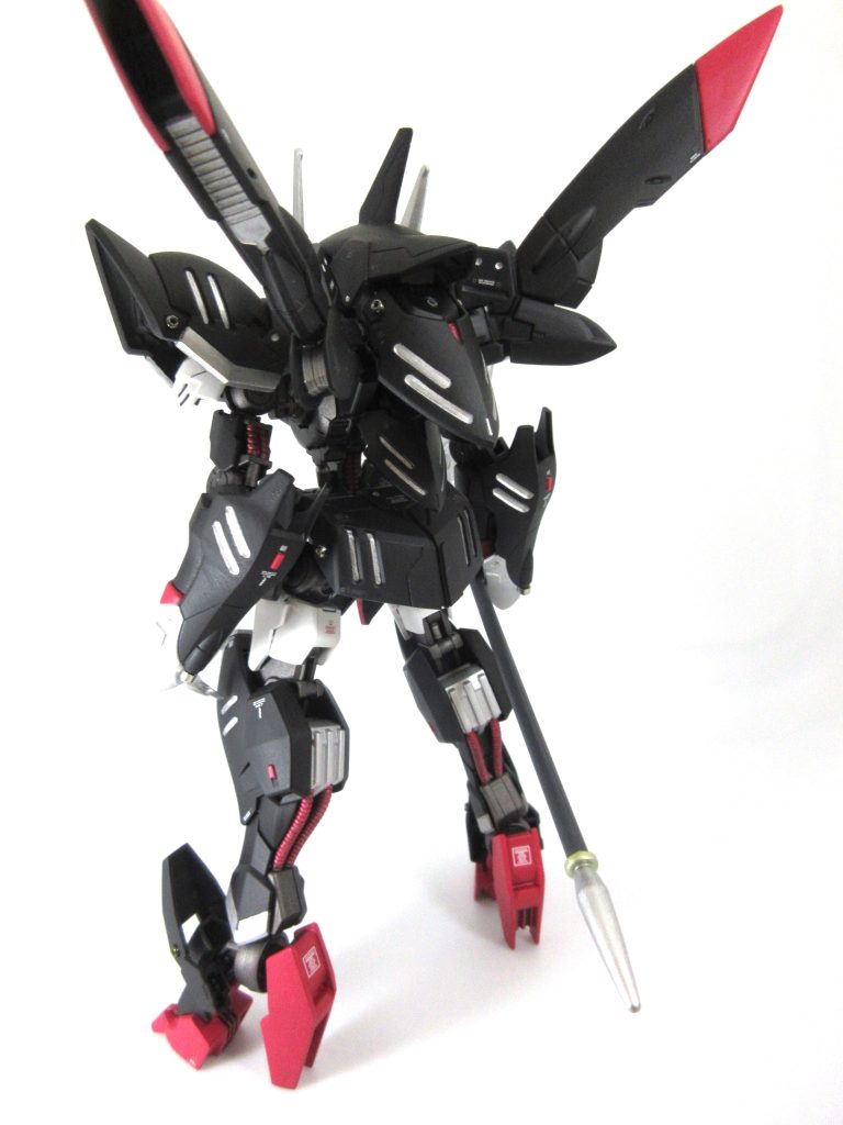 【背面】例の如くビーズをピンポイントに埋め込むのが好きすぎる。