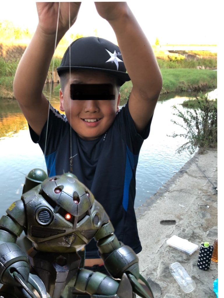 近くの水路で次男が釣り上げました🎣