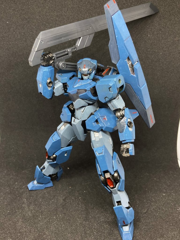 近接用の大型実体剣。