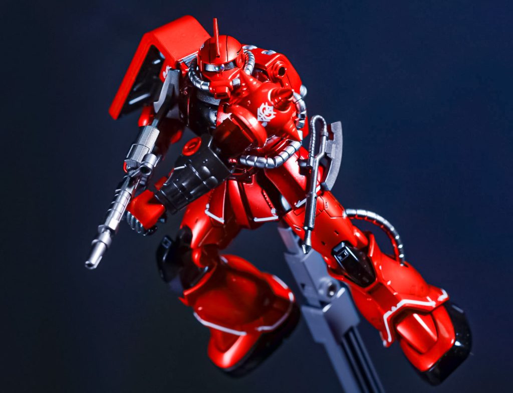 こちらはマシンガンを構えて…あれ？マシンガンの形状が違くねえ？と思った方…