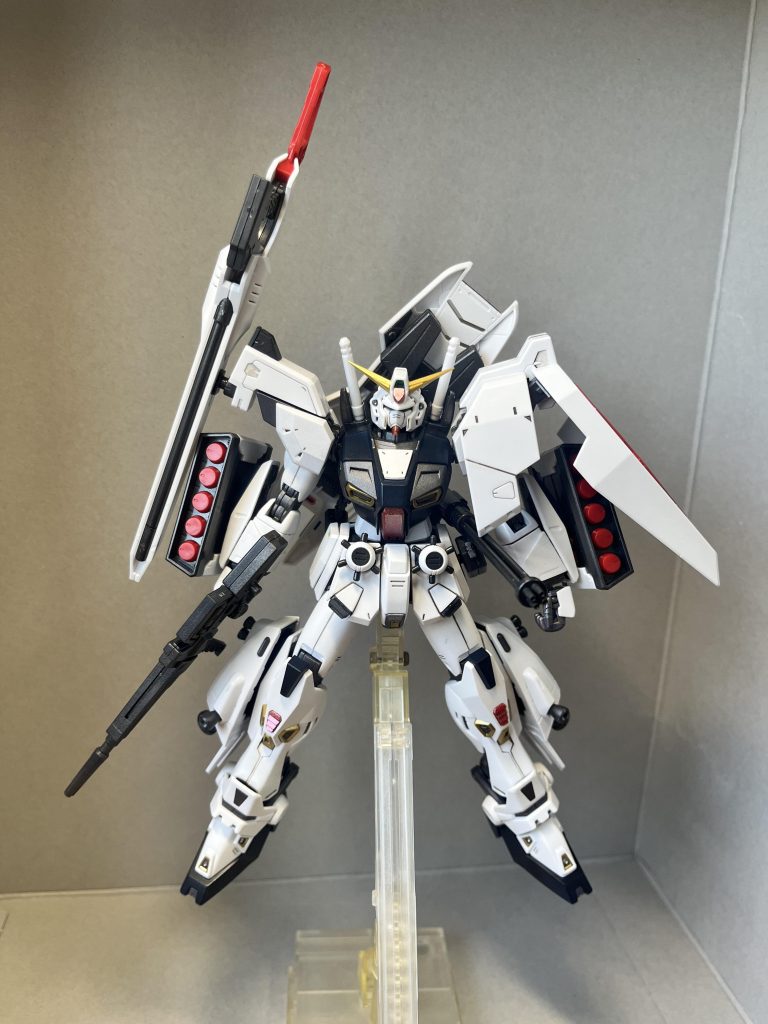 混装② セットをフル装備です。フルアーマー感は出てるけどシールドがロケット弾パックやガトリングと干渉して戦い辛いそうです。