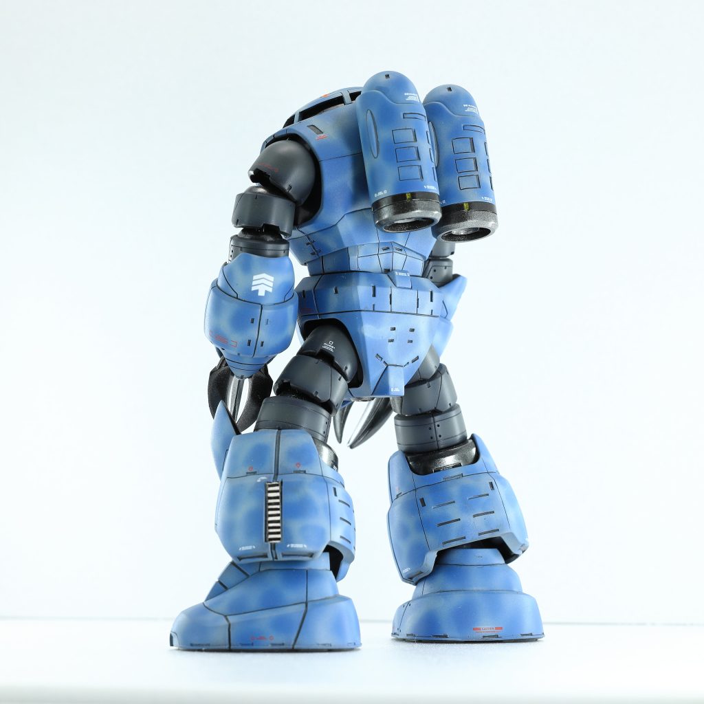 黒立ち上げからライトグレー、ミディアムブルーとブラシしましたが、波紋が上手く描けず修正を繰り返していたら黒立ち上げが全く無意味になっていました。