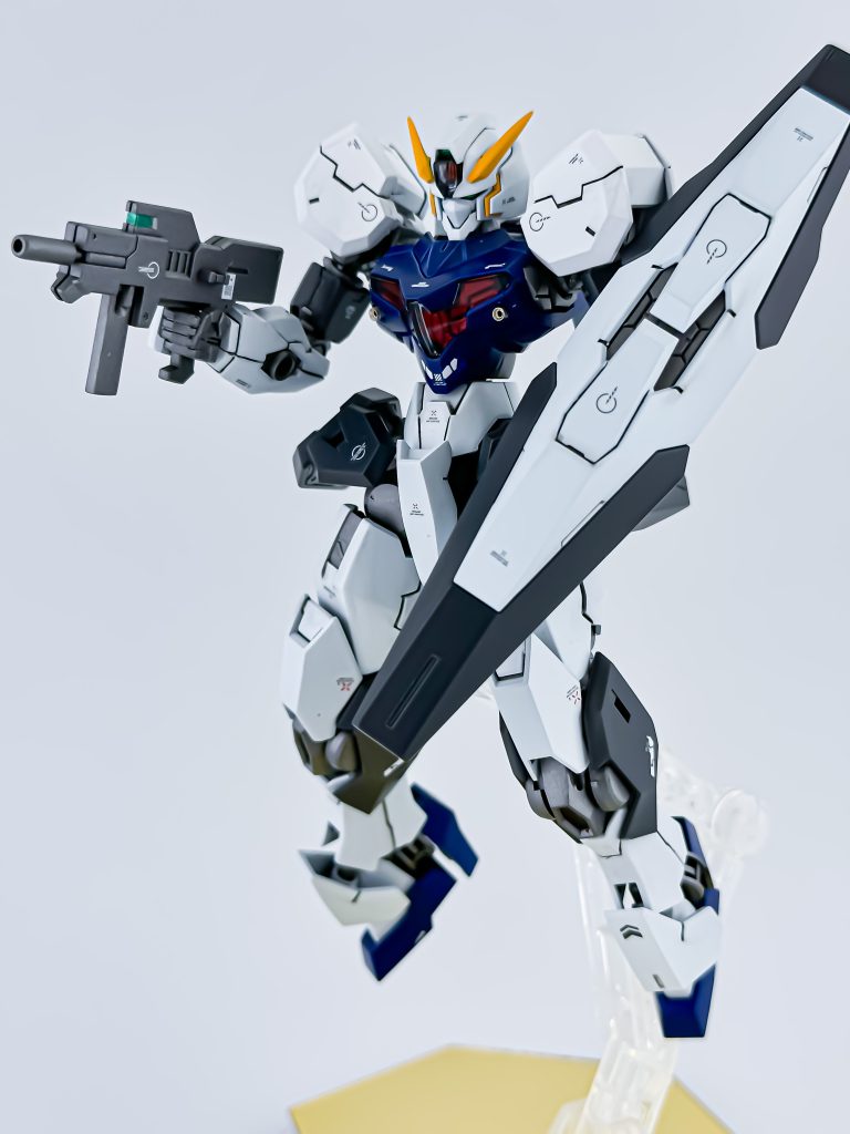 無人機なので少しださい射撃ポーズも。