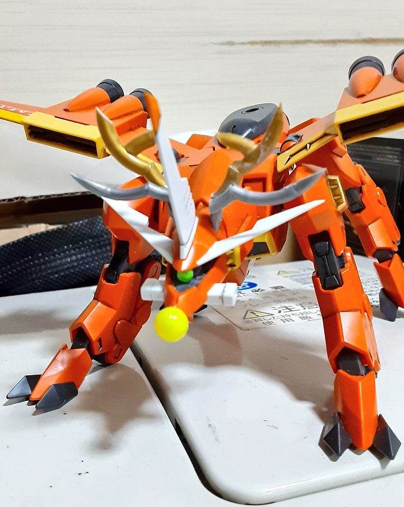 角、無塗装状態。モノアイを可動式に改修してます( ￣▽￣)