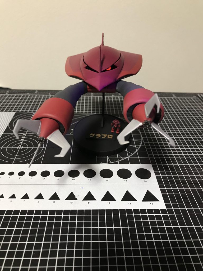 手にはバルカン装備