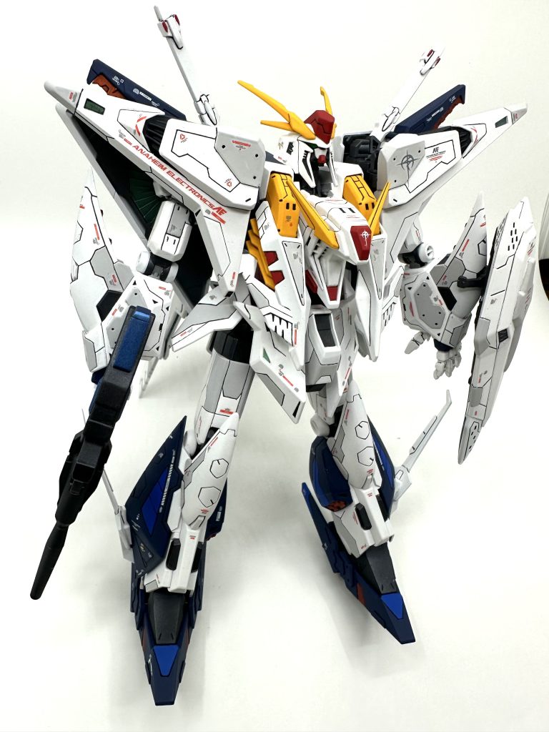 太もも8ミリ、胴8ミリ、腕6ミリ伸ばしました。あちこち掘りまくり、肩、腕、スカートの後ろ、盾にプラバン貼ってさらにディテールアップに挑戦してみました。