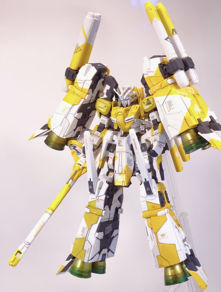 立体化されてるのは赤と青の1号機2号機だったので信号機トリオで黄色に塗装して3号機として製作しました。