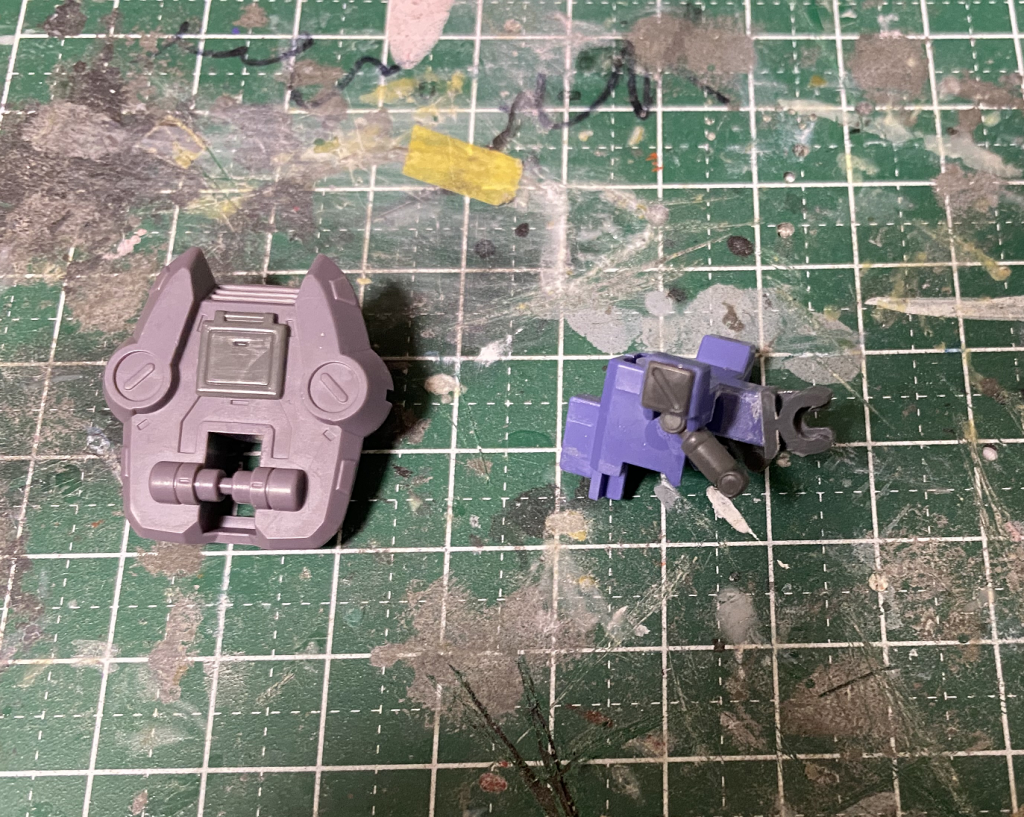 股間はキマリストルーパーのものを使用。C型ジョイントは30MMの適当なパーツから持ってくればそのままシュバルゼッテの尻スカートがハマります。