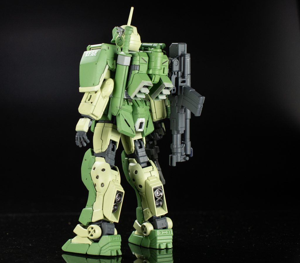 カラーは明るい緑をクレオスのダックエッググリーン、濃い緑を312番のイスラエル空軍カラー、薄いグレーは、ガイアノーツのメカトロウィーゴカラーのあっしゅ、バーニアはフレームメタリック(1)です