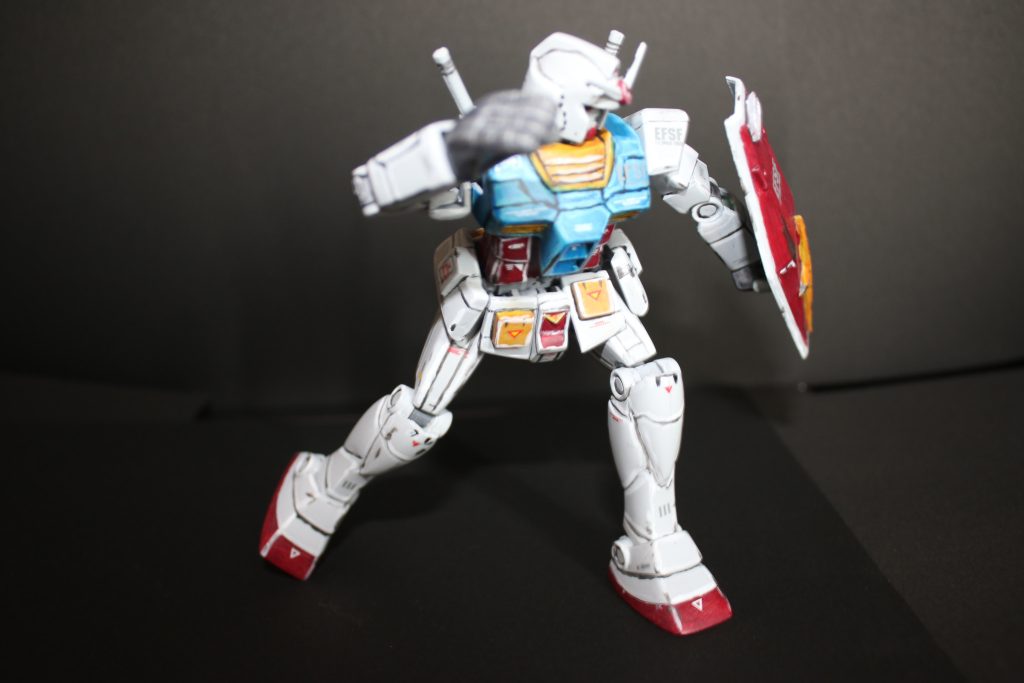 実はライフル持たせて奥に小さなドムを置けば、あのシーンだったと後から思いました。