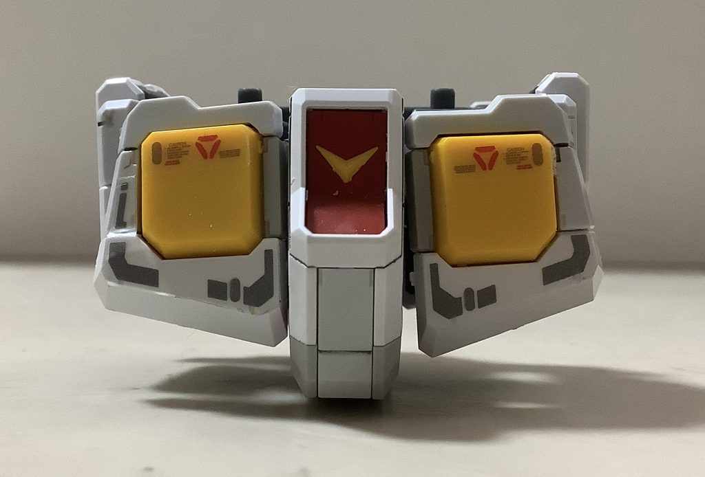 腰の色分けが最高です。デカール貼ったら情報量すごいですね…こういう物を全塗装してさらに色分けしてる人ってすごいですよね。