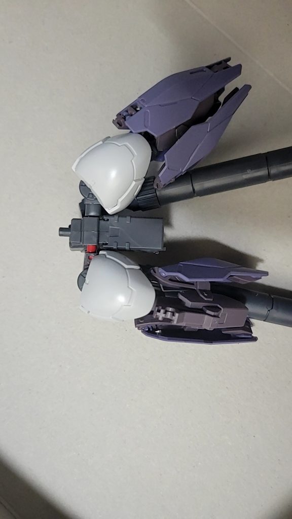 コトブキヤのジョイント、肩アーマー、右腕を組み合わせて3㎜プラ棒で取り付け