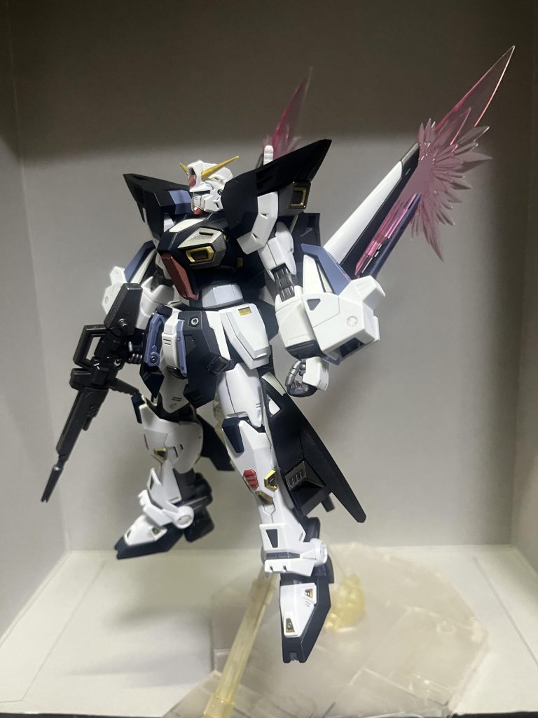 斜め下がアオリ。