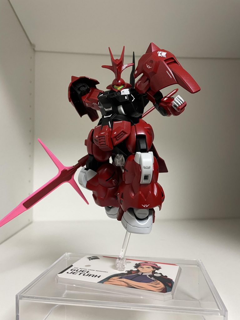 グエル台座に乗せてみると、ブレードアンテナのモチーフも相まってまさにトロフィー。飾り映えもするディランザは最高ですな。