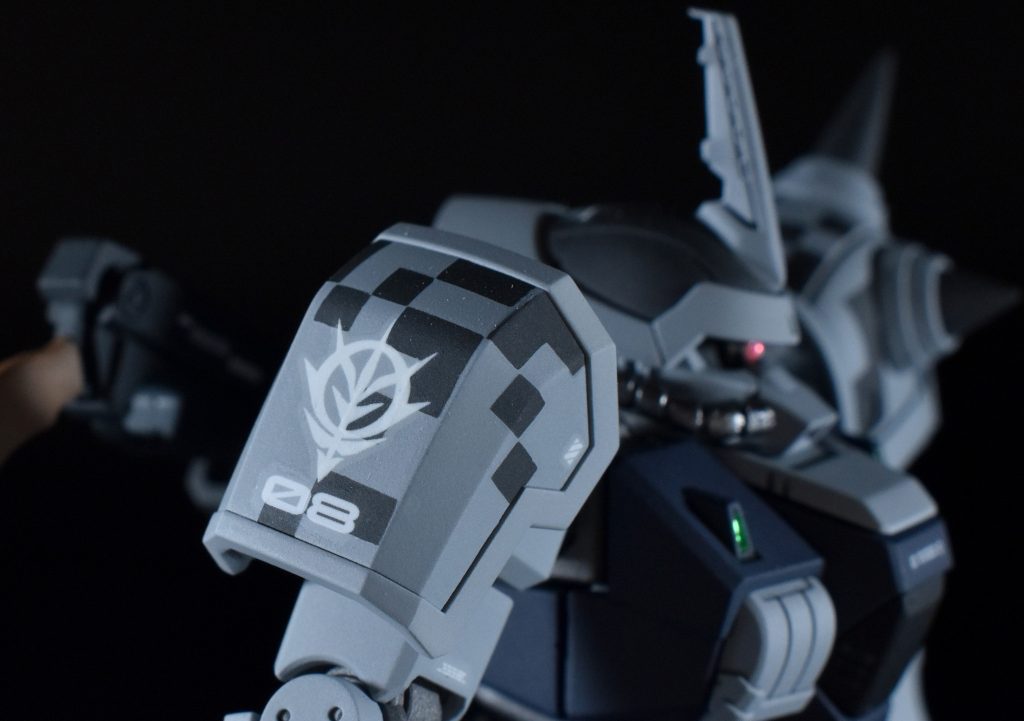 右肩こちらもドット迷彩で塗装。