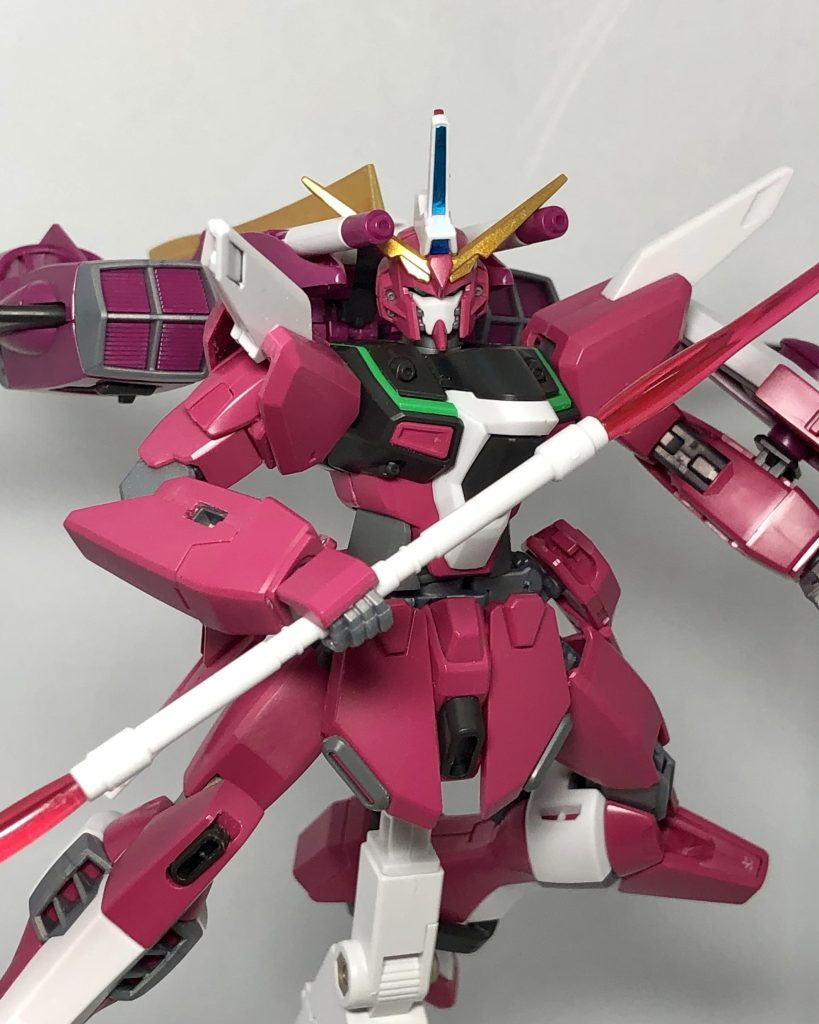 可動域広いし、武装再現もかなり良いのでガシガシ動かして遊んじゃいます。