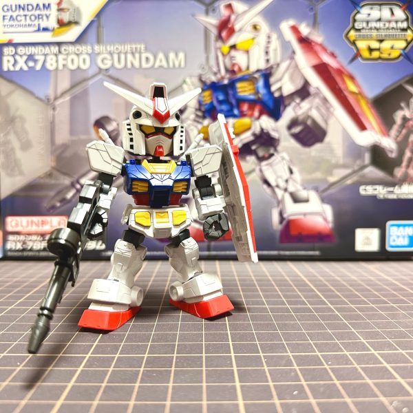 SDCS横浜ガンダムをパチ組みしました😊モールドが細かく、細部ディテールによる凹凸もしっかり入ってるからこの等身でもカッコいい！！！半年近く前、ガンダムファクトリーに行ってこのプラモ買ったのがきっかけで20年ぶりにガンプラ復帰したんだよな〜思い出のガンダムだし、ちゃんと実物に寄せるためには部分塗装頑張ろうか〜！笑