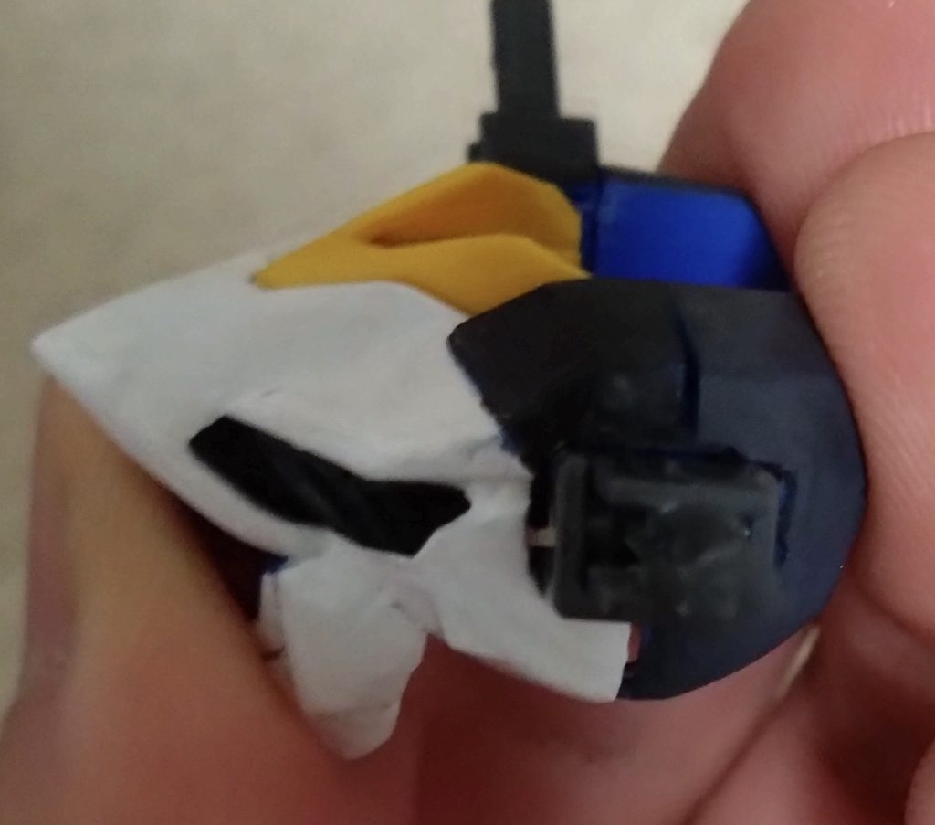 最後に。レギルスの上半身を使っているこの作品ですが、腕と接続する為の肩のパーツは旧HGのインパルスのモノを使っています。知らないかとは思いますが、少しヤスリ等で削るとインパルスのパーツがピッタリ入るのです。自分は外れないように接着剤で固定しました。レギルスをベースに改造ガンプラ、もしくはミキシング機体を考えている方は是非とも試して頂きたいです。それでは、次回も宜しくお願いします!