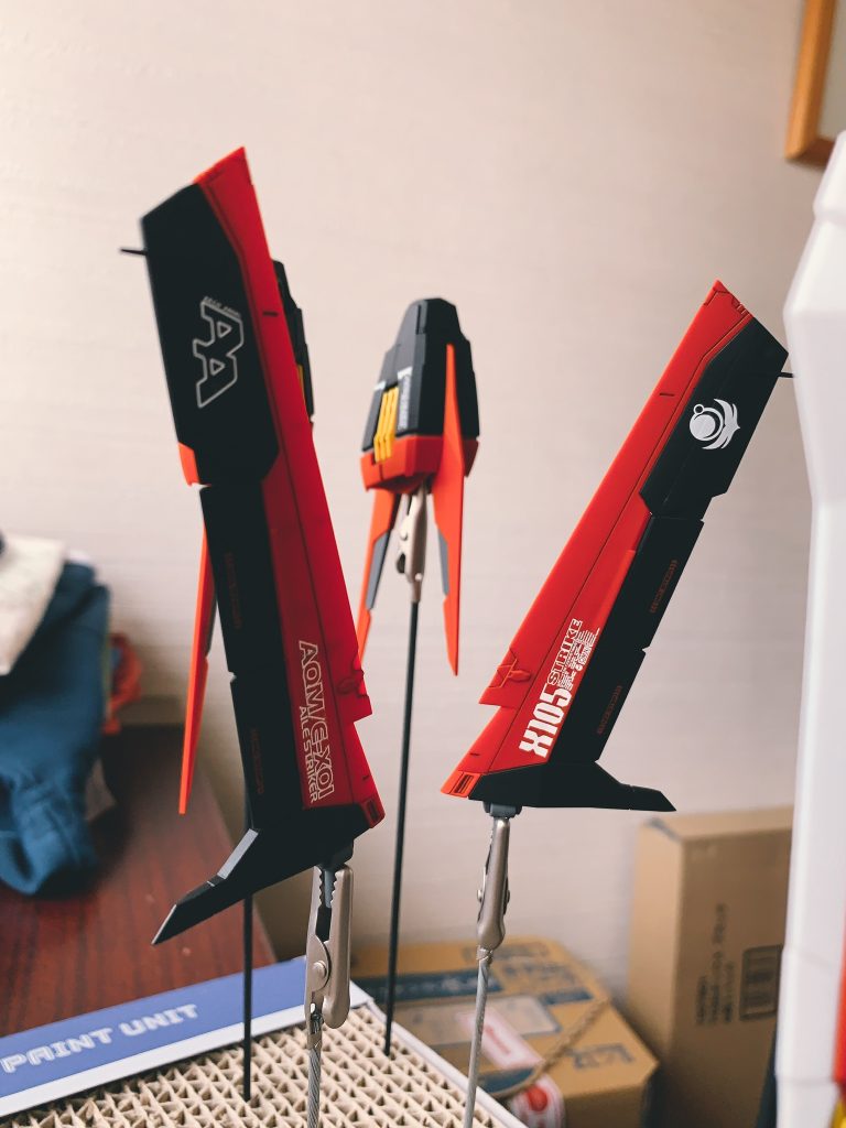 付属のドライデカールとマーキングシールを少しだけ貼りました。