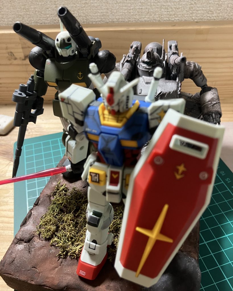 最後に戦闘態勢シーンをぎゅうぎゅう(笑)ガンタンクだけ明暗がすごい今回の投稿はこれで終わります!見てくれてありがとうー