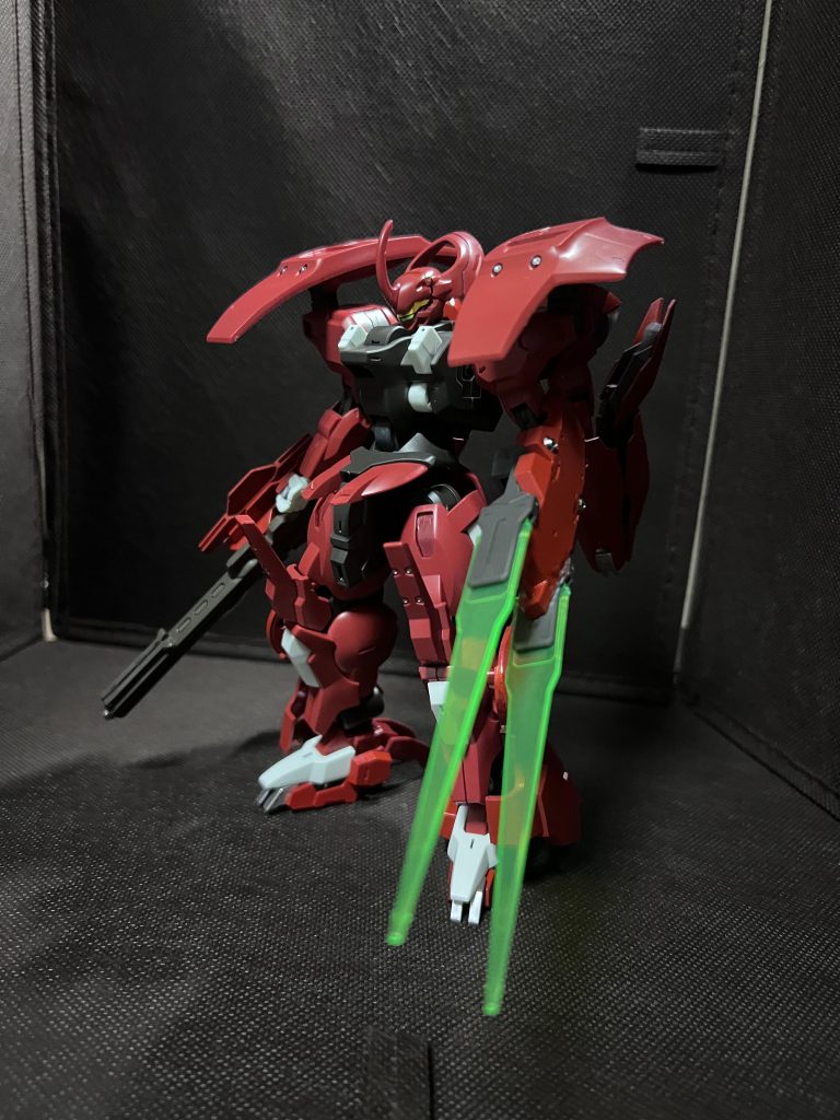 以前からミカエリスのアームガンをダリルバルデにつけたいと思い、ミカエリス2体購入して腕だけ捥いでくっ付けました笑 あとはテキトーにジャンクパーツを付けて、腰を上げて、色塗って完成!