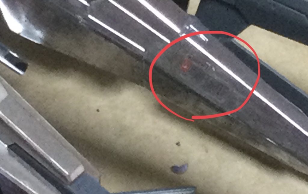 最後に一つ。ガンダムデカールも貼りました。胸にザフトの紋章、左肩にはオーブの紋章。最後の写真は見にくいですが、ガンダムの頭部の上にある戦闘機の頭にモルゲンレーテ社の社名のデカールを貼りました。次回、IIセイバーのストライカーパックを紹介します。宜しくお願いします。