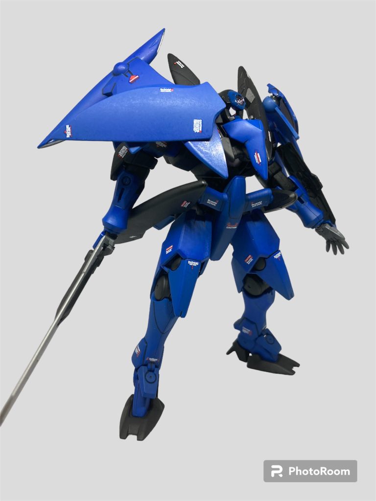 大きな特徴としては用途に応じて携帯を変えるアクティブクローク（?）になります。