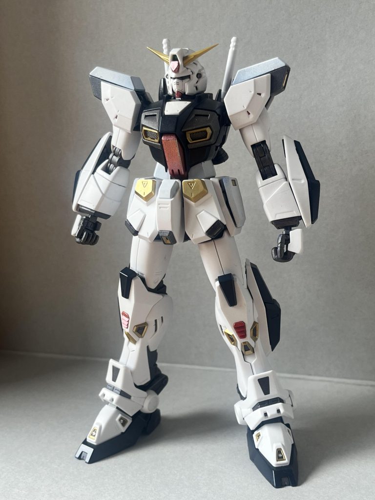 武装なし素立です。腰のハードポイントカバーがすぐポロリする‥