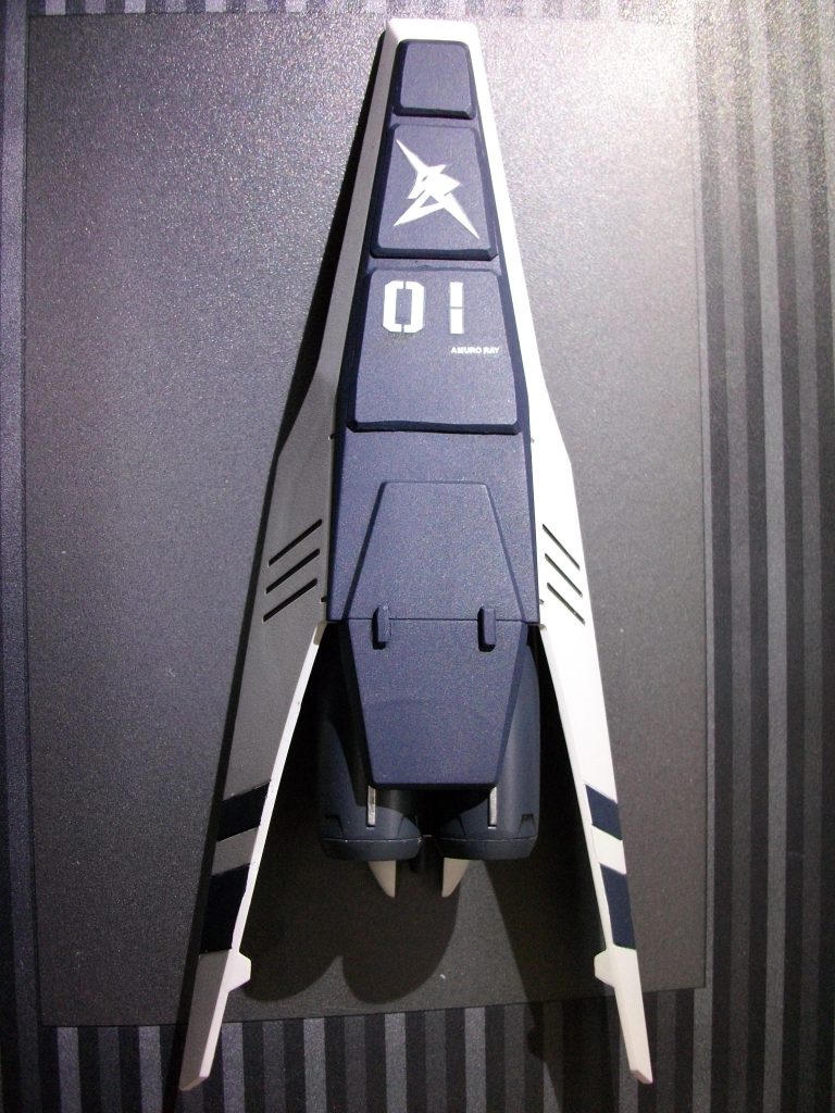 01の下にアムロ・レイとアルファベットで貼りました。