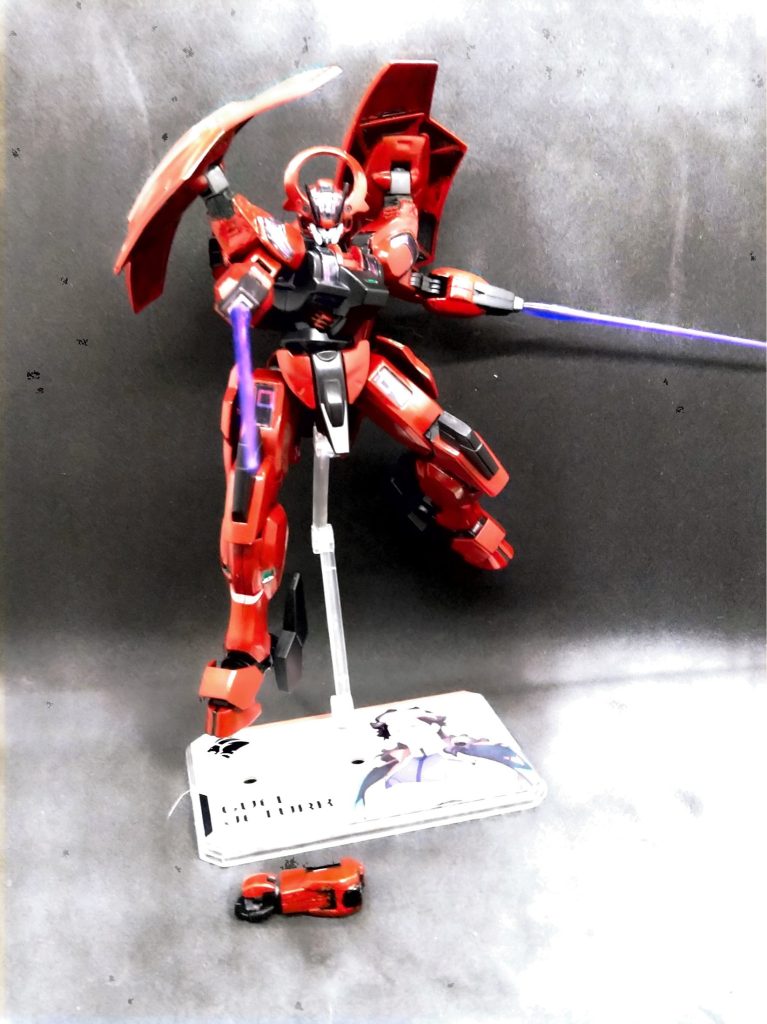 イーシュヴァラtypeB装着。画像を見てもう気付いたと思いますが、ダリルバルデのイーシュヴァラBタイプの二つとシュバルゼッテの腿に付いてる小さなシールド？にネオジム磁石と速乾性の成型パテを使い、肘関節にダリルバルデのパーツを組み込みました。