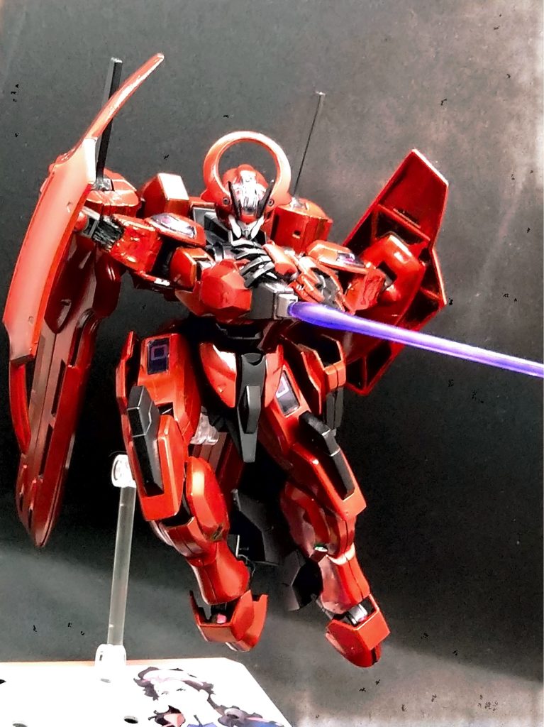 脳内設定ではビームサーベルだけでなく、近中距離用ビームシューターを撃てます。(構えがロッ○バスター笑)