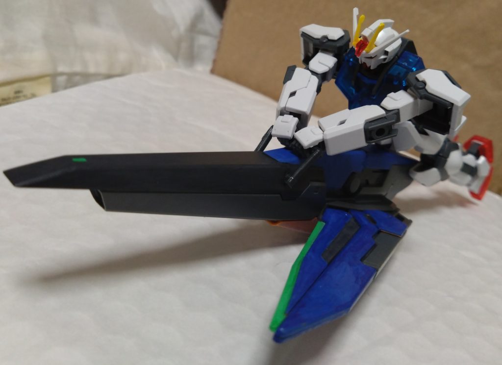 ストライクガンダム(EG)を例として使いました。どの機体でも装備できるよう持つ部分も作りました。このコンテナは一つだけでも驚異的なスピードを生み出して高速移動ができる。この状態でのGNキャノンやガトリング、GNソードライフルはもちろん、GNフィールドも使える。