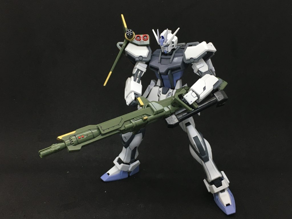 アークエンジェルの上からランチャーストライカーで迎撃に回るシーンがあったので、そちらのイメージで。本来は外部からのエネルギー供給用のケーブルを接続するんですがそこまでは...