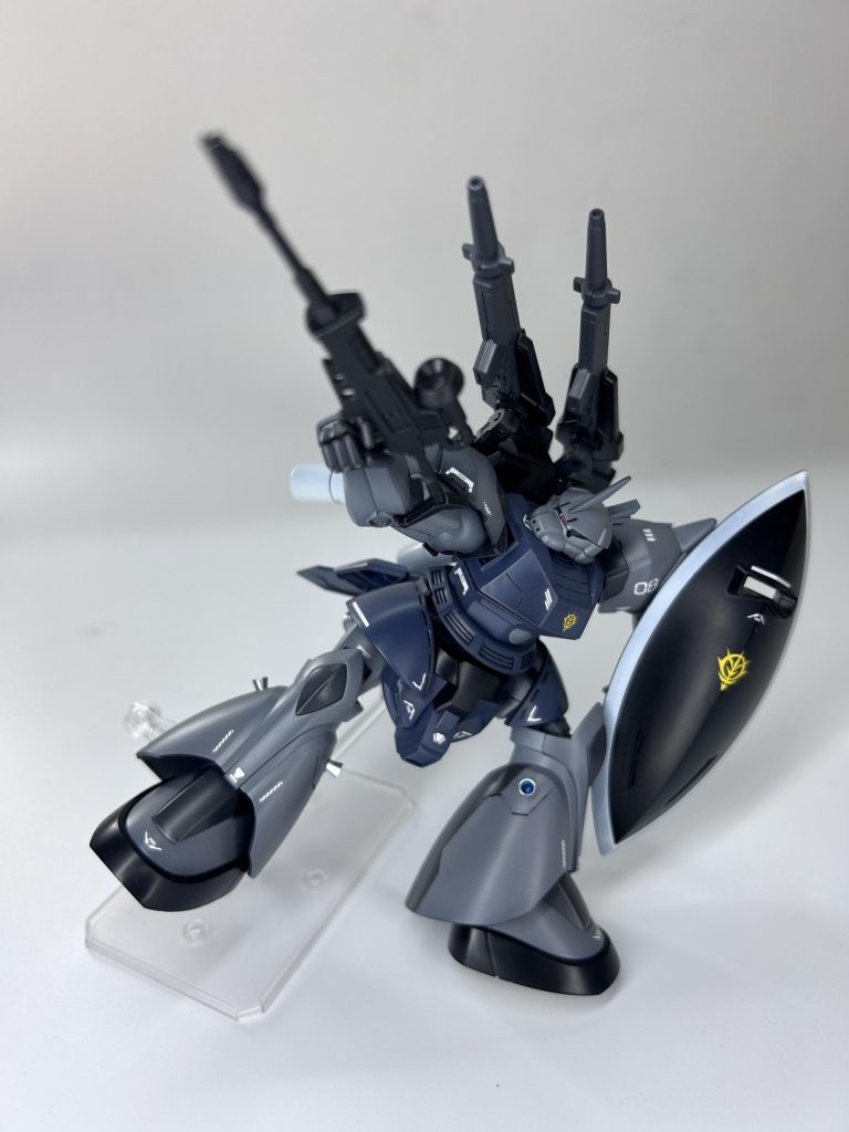 意外とバックパックのライフルの自由度が高く、グリグリ動きます。