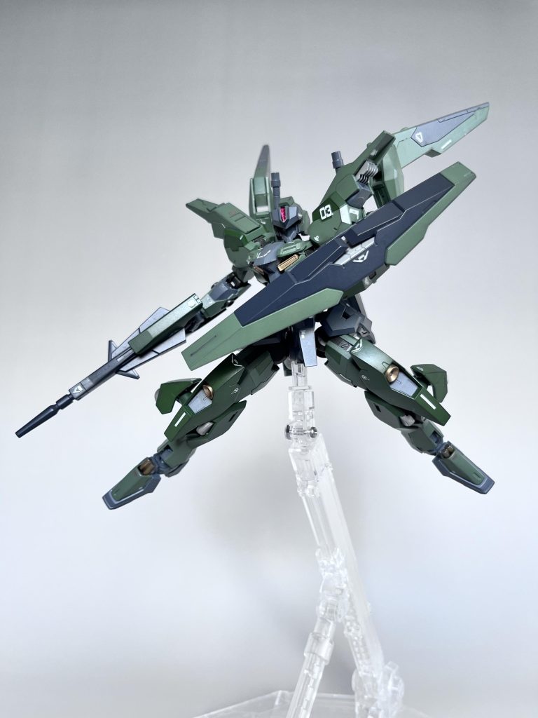 主に地球圏で運用され、重力下での空戦性能が高い。開発初期に少数生産され、可変MS操縦適正の高いパイロットが優先的に受領し戦線に送り込まれた。という設定です。