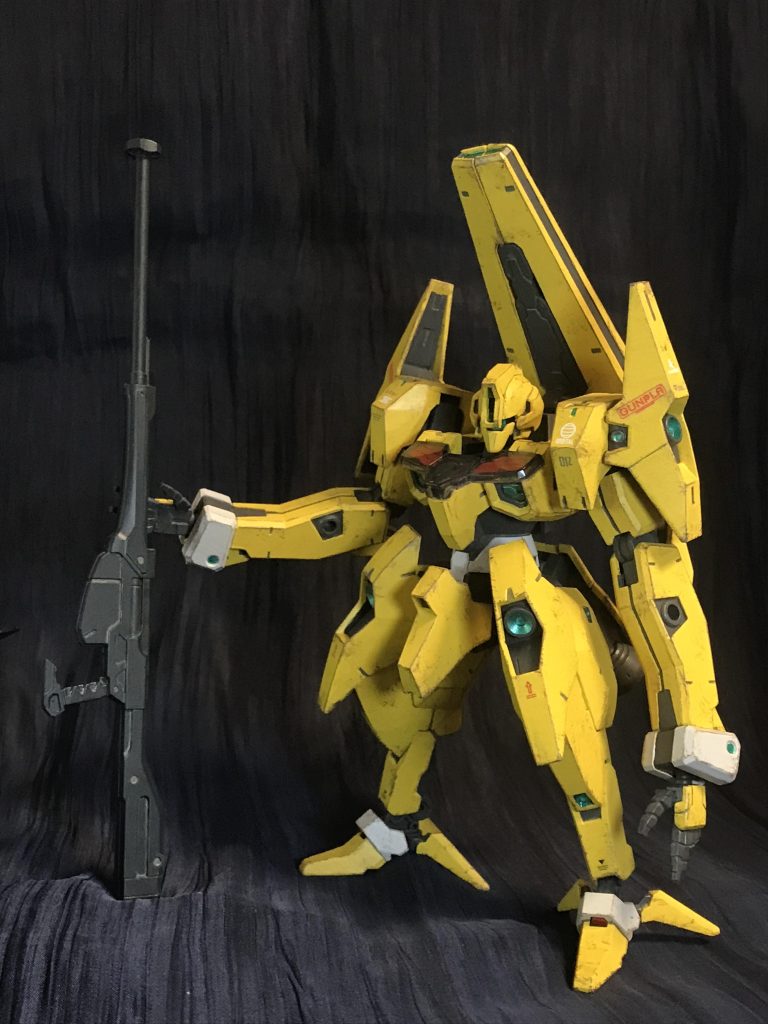 一見走り悪そうな脚に見えるが「そもそも地上で動き回るなら2足歩行にこだわらんで良くない?」という発想の元、地上では長い腕も併用したゴリラ機動を行い、高所山岳地帯では人型を上回る機動力を発揮する。