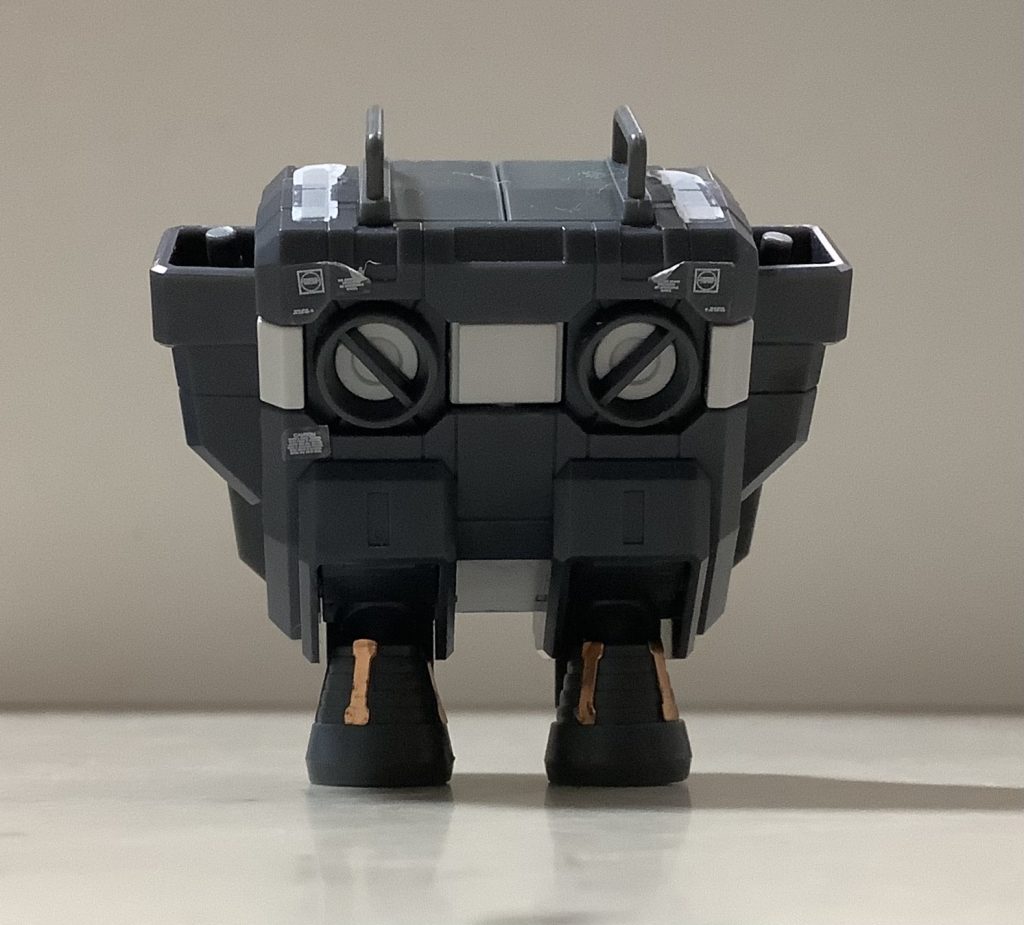 バックパックは外側のカバー的なのが開閉し、中を見ることが出来るみたいです｡バーニアも稼働して、バーニア内部はクリアパーツで再現…凄いですね。ビームサーベルが外れてたりデカールが剥がれてるのは気にしないでください…( ；∀；)