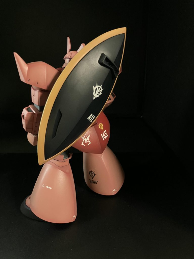 脚部はスッキリとさせたかったのでモールドの追加はせずにデカールで少しディテールを表現しました。