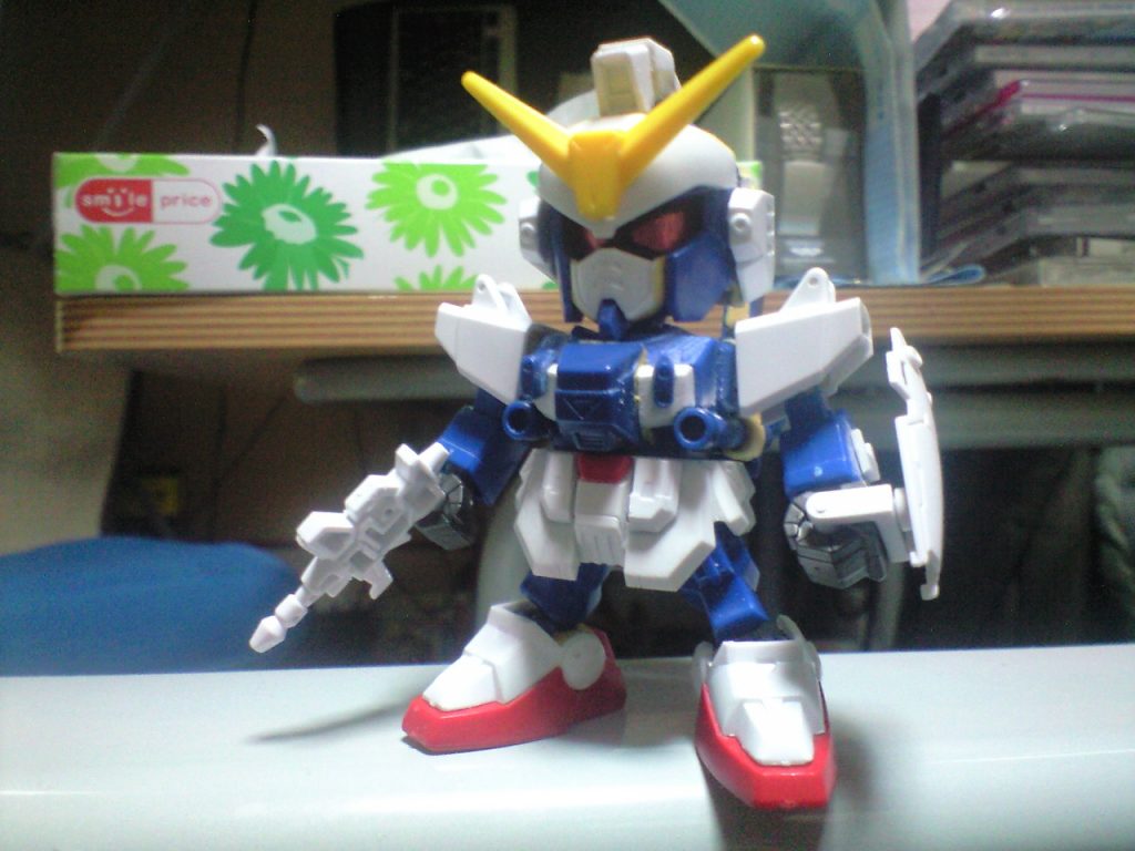 ガンダムのマスクを取り付け&足を交換しました。