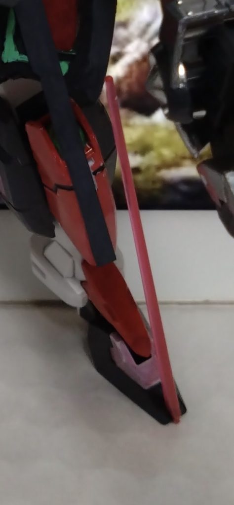 前回紹介できなかったのですが、リベロの脚もイージスナイトのモノを使っていて、つま先からビームサーベルを出すことができます。