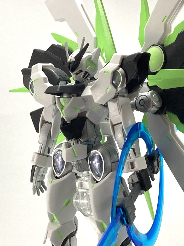 名前の通り頭部と武装以外はグラスレー系列のパーツを使い、ジャンクパーツ等を追加しました