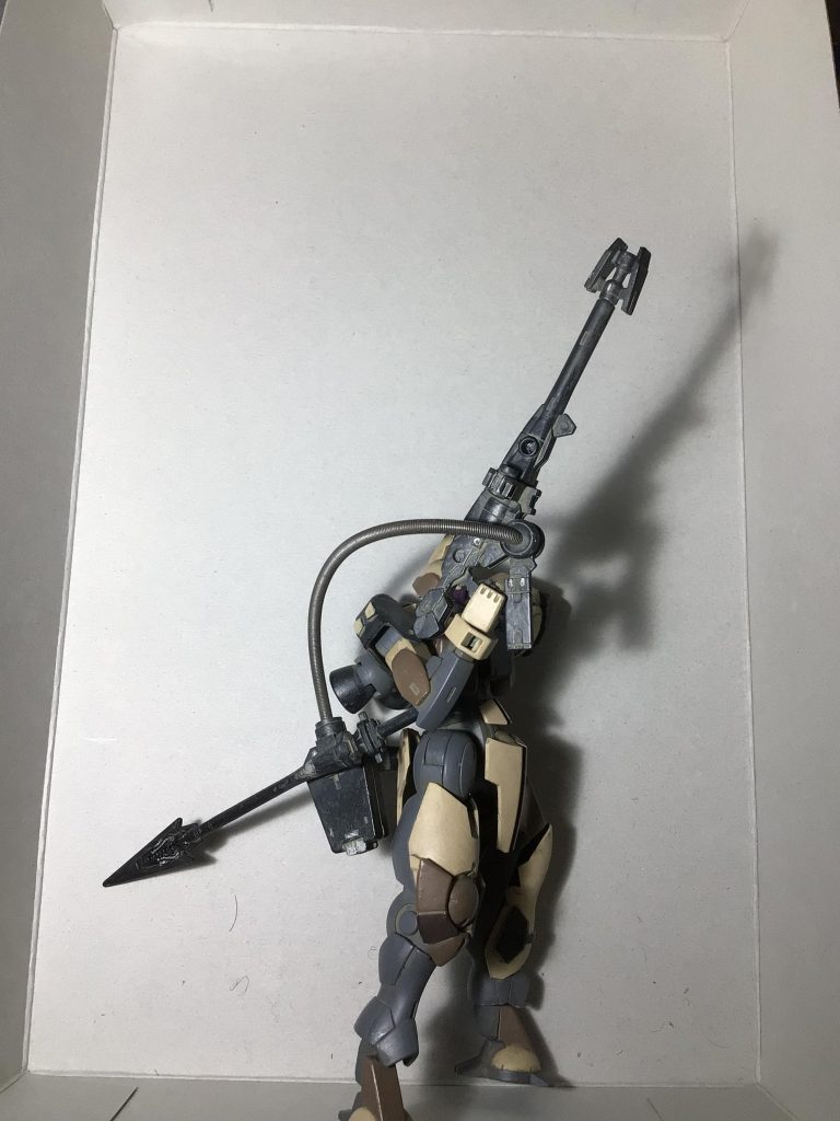 試製ビームライフルアーシアン企業が設計・製造したビームライフル。基本的な性能はハインドリーシュトルムのものと同程度だが、エネルギー効率が悪いため、専用のエネルギータンクが必要。