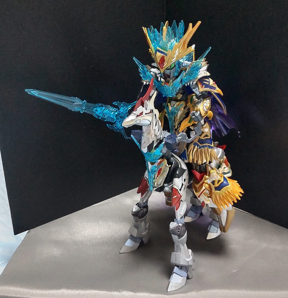 ちょっと大きさのバランスがアレですが、取っ手部分を付けたことで騎乗中の安定性は抜群に上がりました。※この状態ならMGガンプラサイズ以上になります。