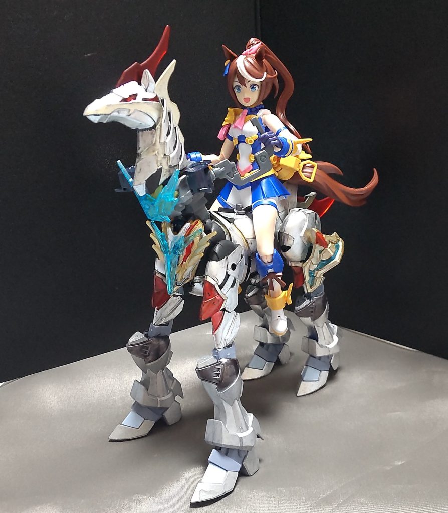 この馬ですが、主であるアーサーより美少女プラモ達のような大きさくらいのサイズ相性が一番良かったりします。こういうサイズの軍馬をいっぱい作れば競馬も出来そうですね。……やりませんけど(予算と時間の都合上)