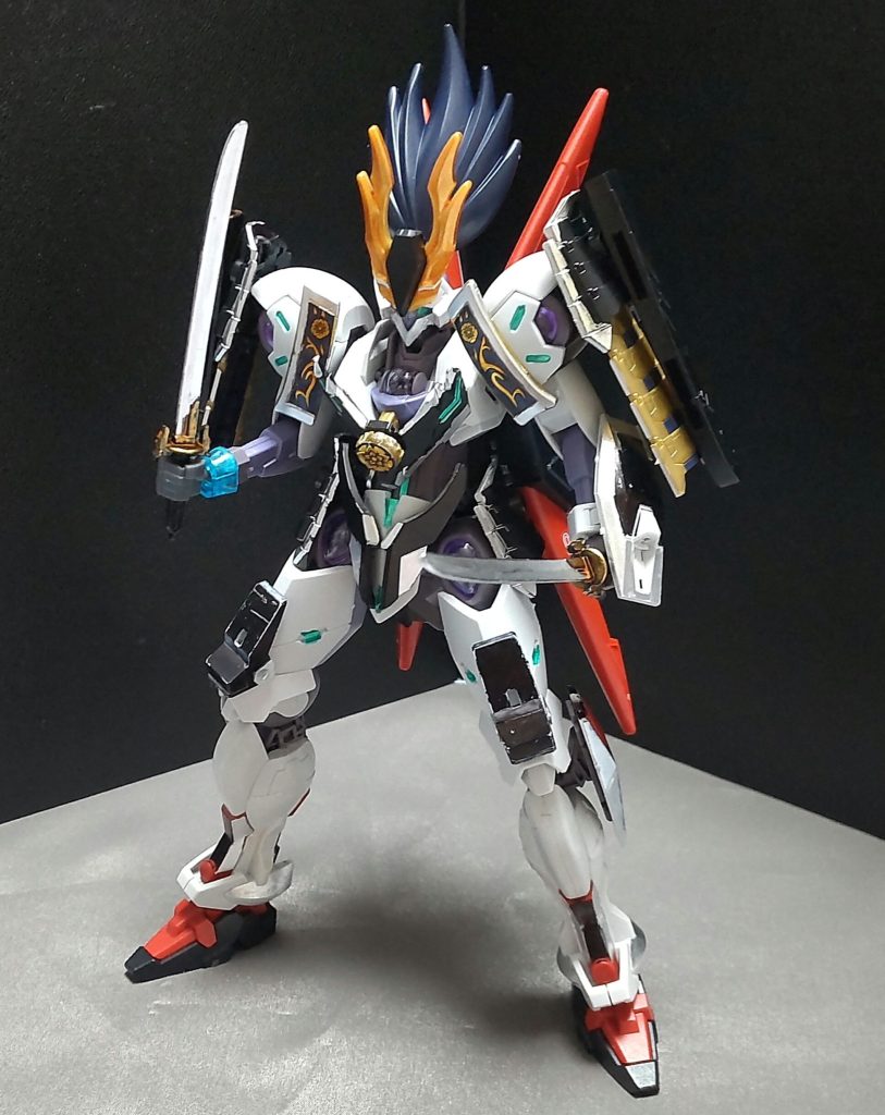 両肩に付いてある鞘には名刀へし切長谷部が納められています。基本は物干し竿で戦うので、乱戦時以外では使われません。