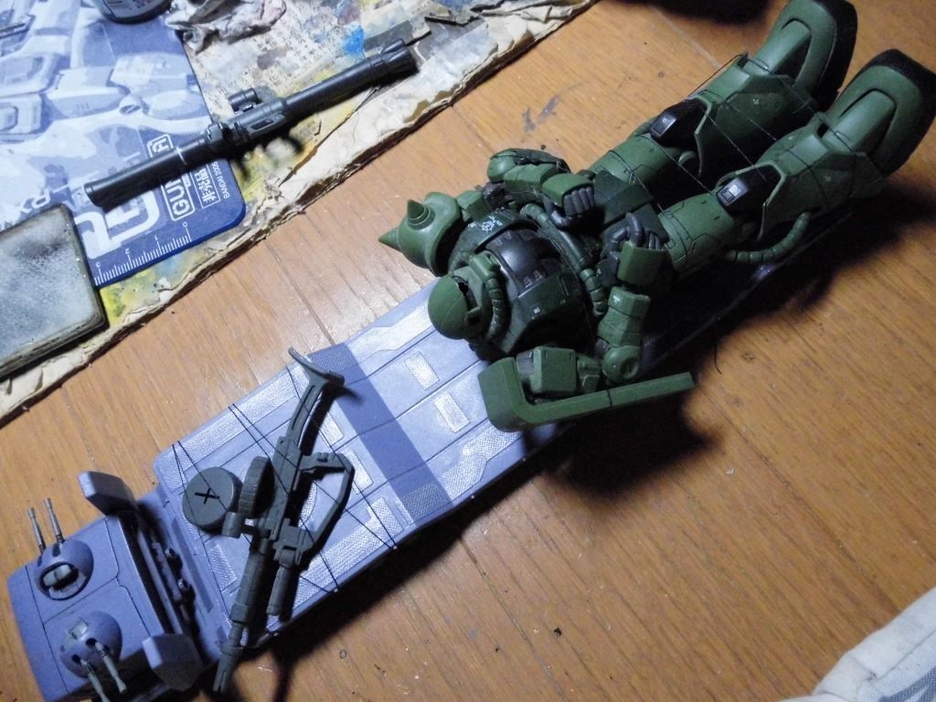 幌を使わないの図・・ザクは腕はだらりとならないようにこの位置が現実的かと。