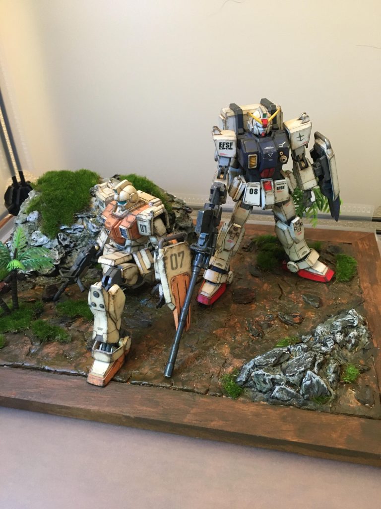 そして…、奇跡的に写真フォルダに残っていたジオラマ処女作…この頃はまだ…シーナリープラスターの存在を知らなかったので、紙粘土とバークチップ…アクリル絵の具のみで作製した思い出🙄